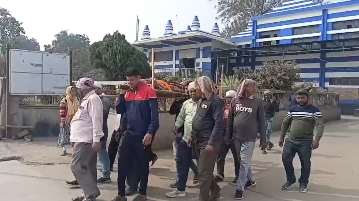 MUSLIM PERFORM LAST RITES OF HINDU