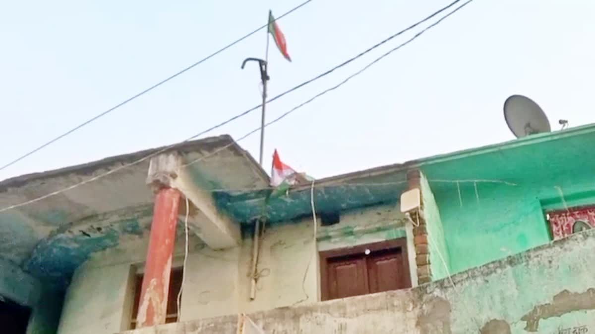 BJP flag hoisted at Congress office