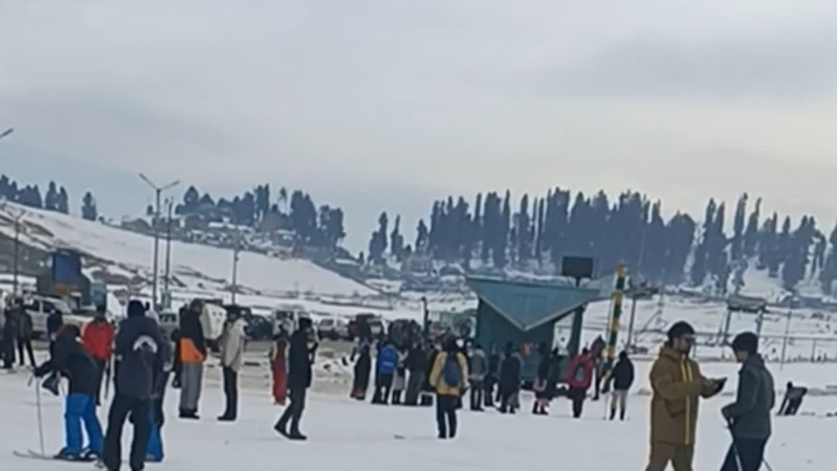 جموں کشمیر میں گلمرگ منفی دو ڈگری سیلسیس کے ساتھ سرد ترین مقام