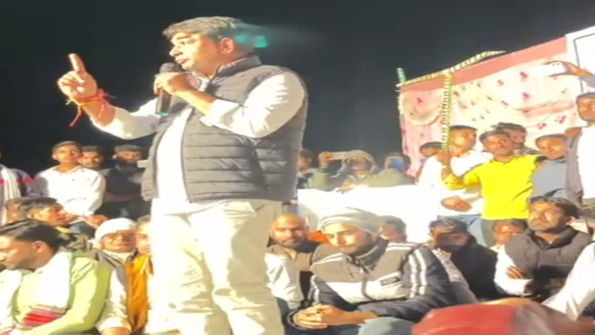 Naresh Meena addressing the Mahapanchayat