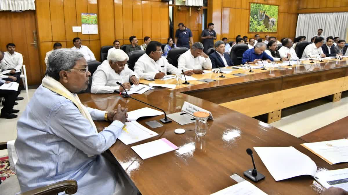 cm-siddaramaiah-instructs-district-in-charge-minister-to-review-work-progress
