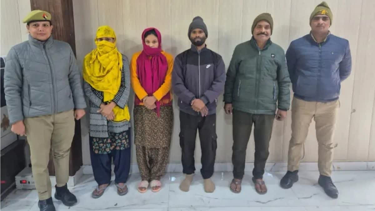 police team held hostage assaulted in agra four accused arrested sub inspector vinod kumar mishra Urdu News