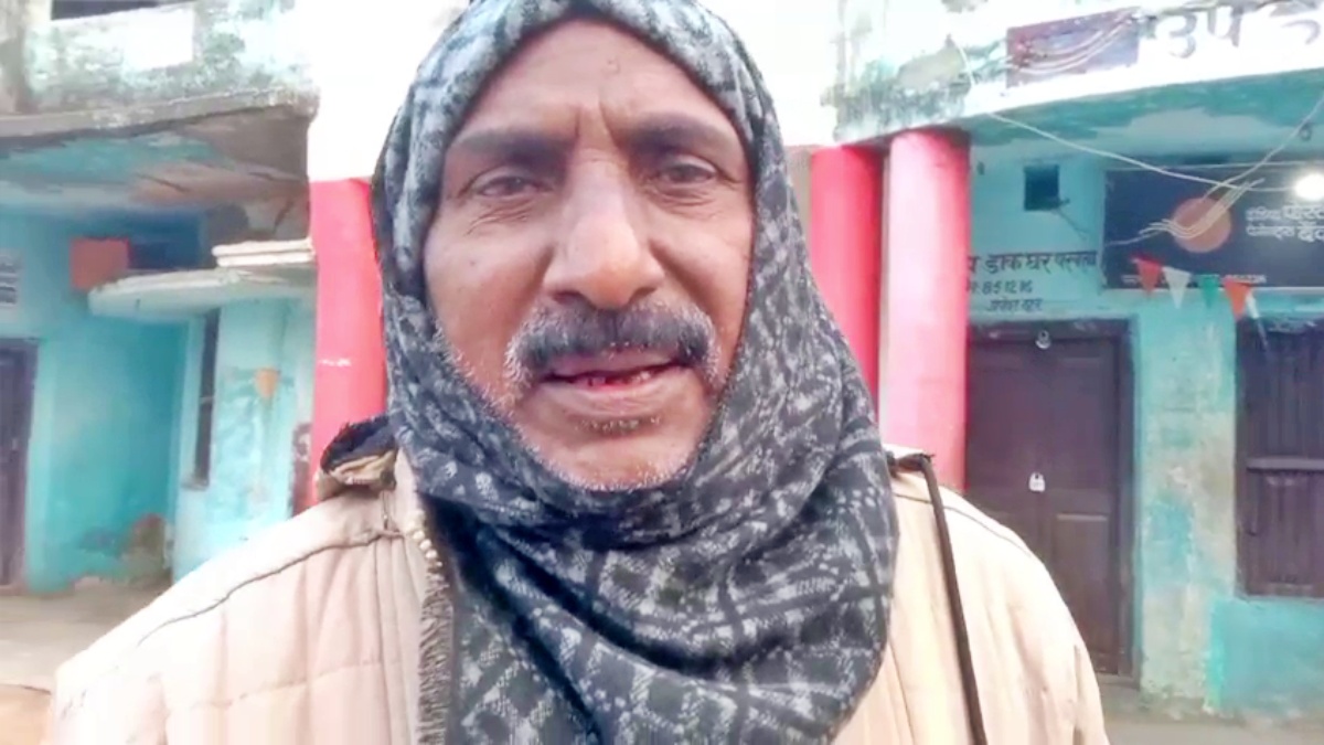 BJP flag hoisted at Congress office