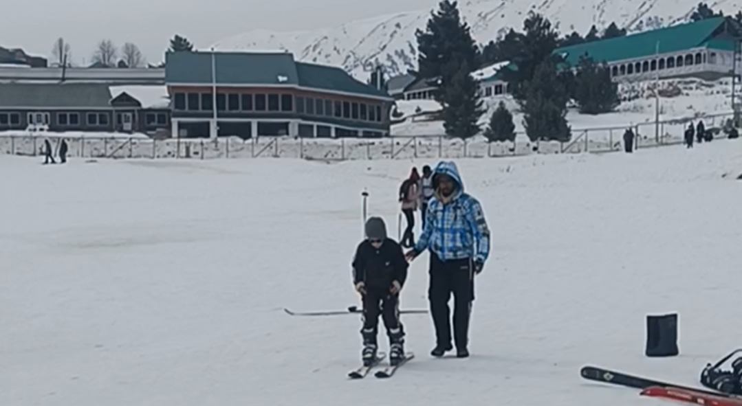 جموں کشمیر میں گلمرگ منفی دو ڈگری سیلسیس کے ساتھ سرد ترین مقام