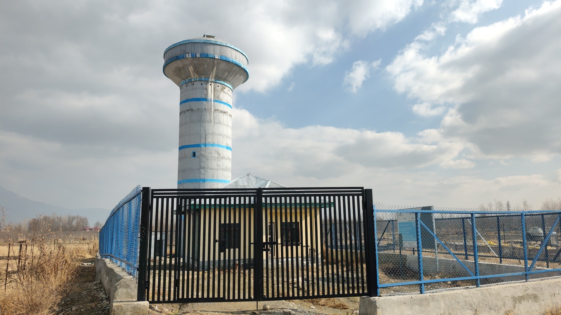 جل جیون مشن ہر گھر نل ہر گھر جل ایک ادھورا خواب