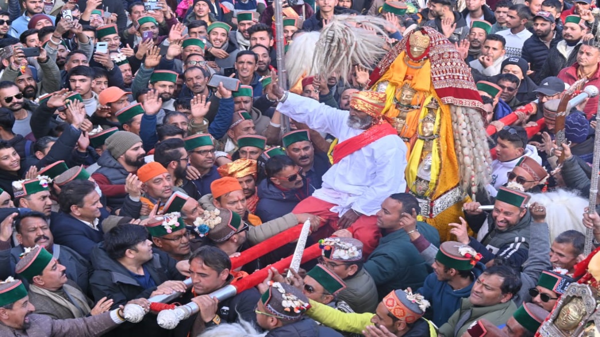 भुंडा महायज्ञ में रस्सी चढ़ता बेढ़ा