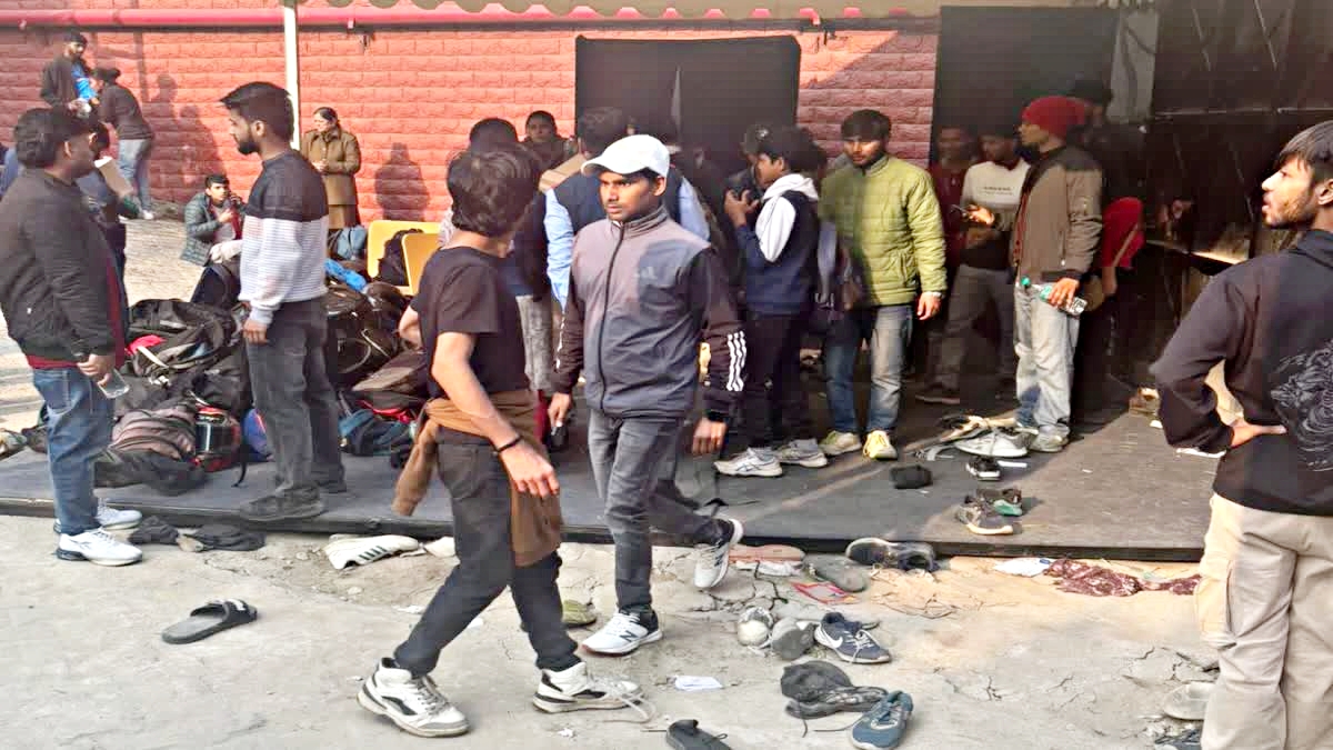 CROWD CHAOS DELHI STADIUM