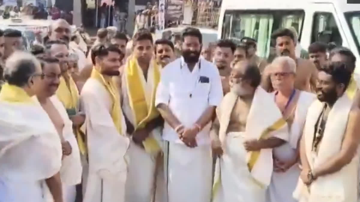 तिरुवनंतपुरम के पद्मनाभस्वामी मंदिर पहुंची टीम इंडिया, वायरल हुआ वीडियो