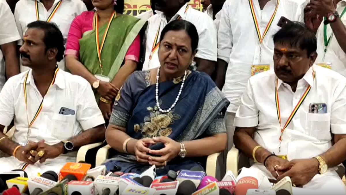 'சொந்த பணத்தில் கட்சி நடத்துகிறோம்...' - பிரேமலதா ஆவேசம்