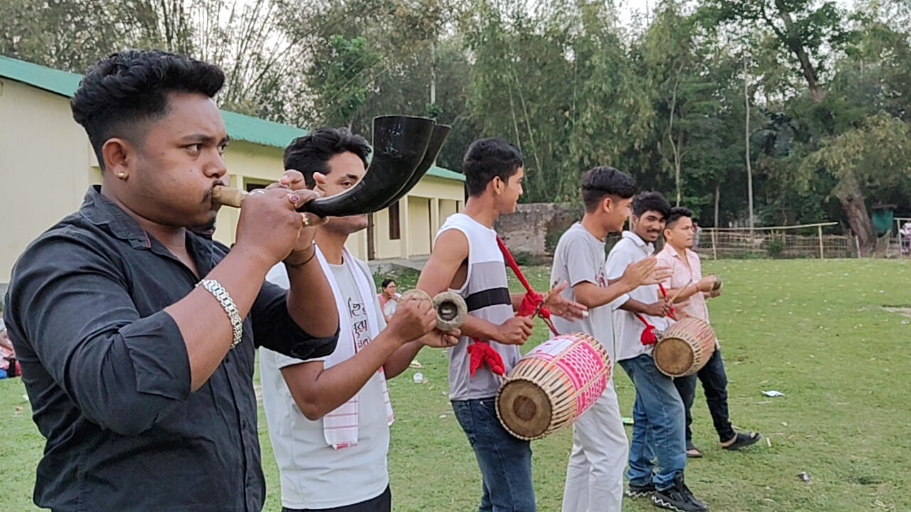 Preparations for Rongali Bihu in Tinsukia, weavers are busy weaving Bihuwan