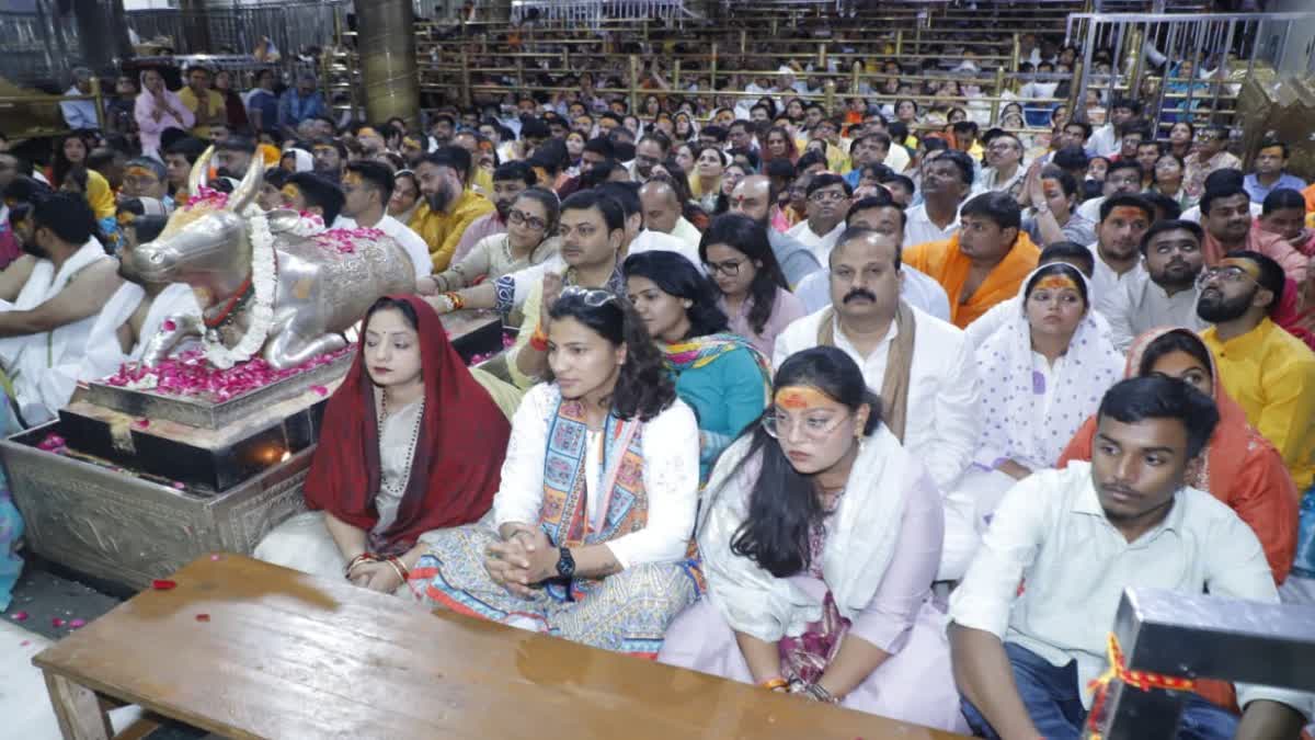 क्रिकेटर स्नेह राणा ने किए बाबा महाकाल की भस्म आरती के दर्शन, शिव आराधना  में लीन