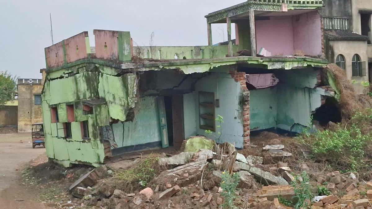 Raniganj: The Sinking Heart Of Bengal’s Coal Belt Where Poll Promises ‘Hollow Out’ Like The Earth Below