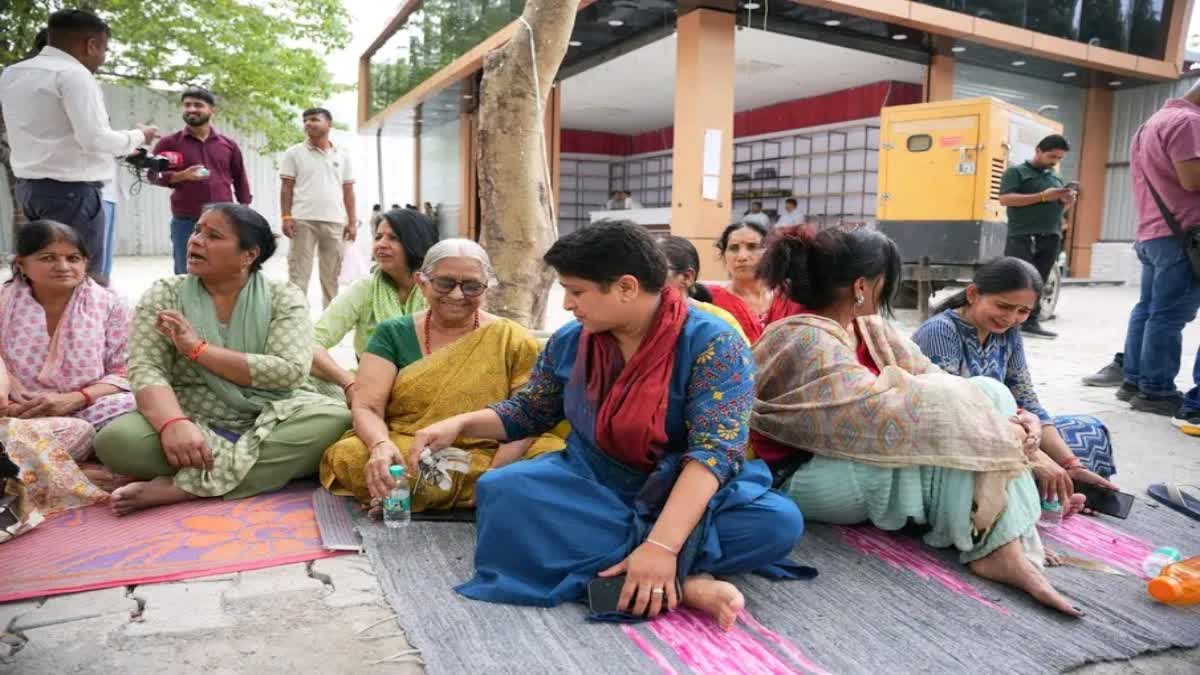 protest against liquor shop
