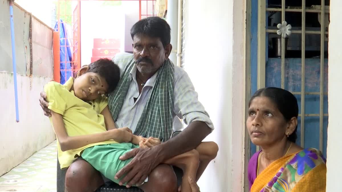 Parents_Waiting_for_Help