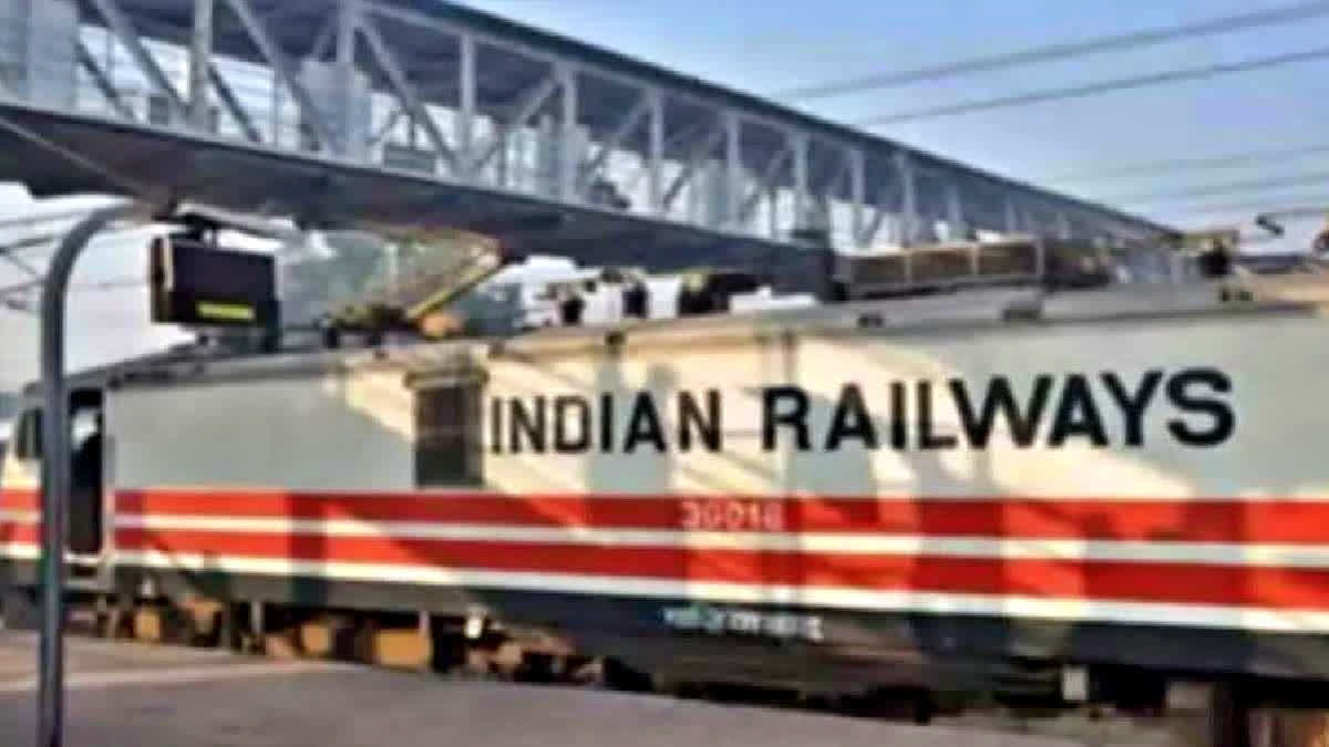Railways Surprise Checks on Trains to Find out Deficiencies in Passenger Amenities Railways Surprise Checks on Trains to Find out Deficiencies in Passenger Amenities