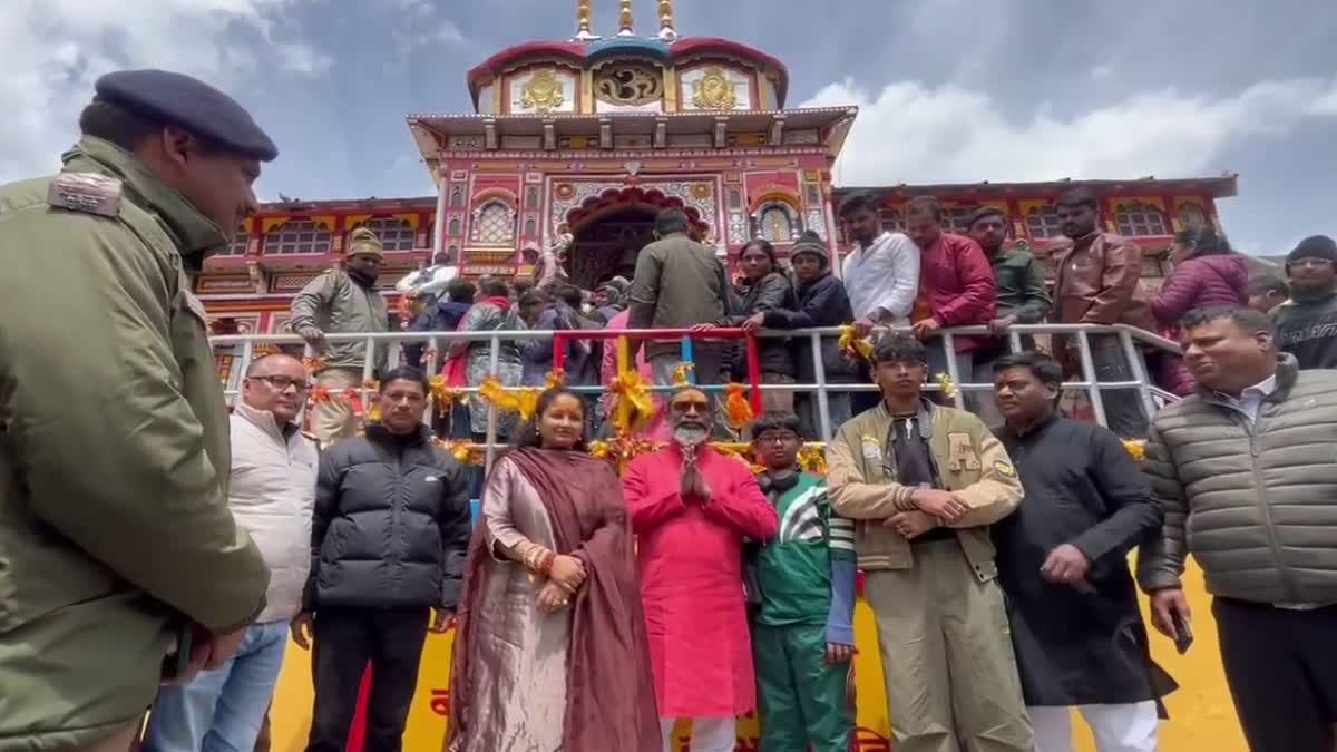 Hemant Soren Offers Prayers At Kedarnath, Badrinath Temples Along With Family
