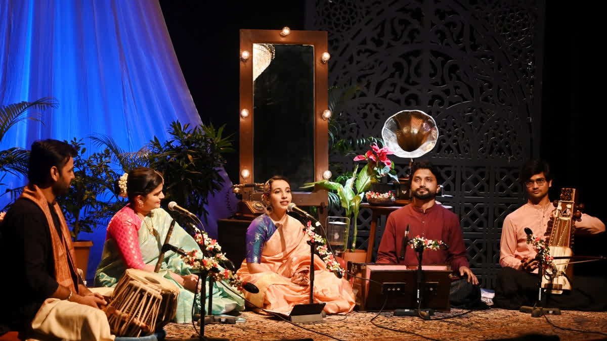 Avanti Patel with fellow artistes of O Gaanewali