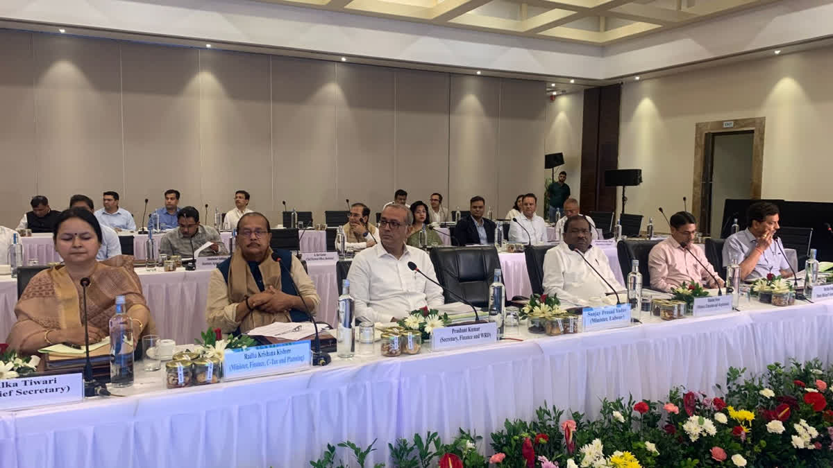 The Jharkhand Government has demanded a special package of Rs 3.3 lakh crores from the 16th Finance Commission team which visited the state on Saturday