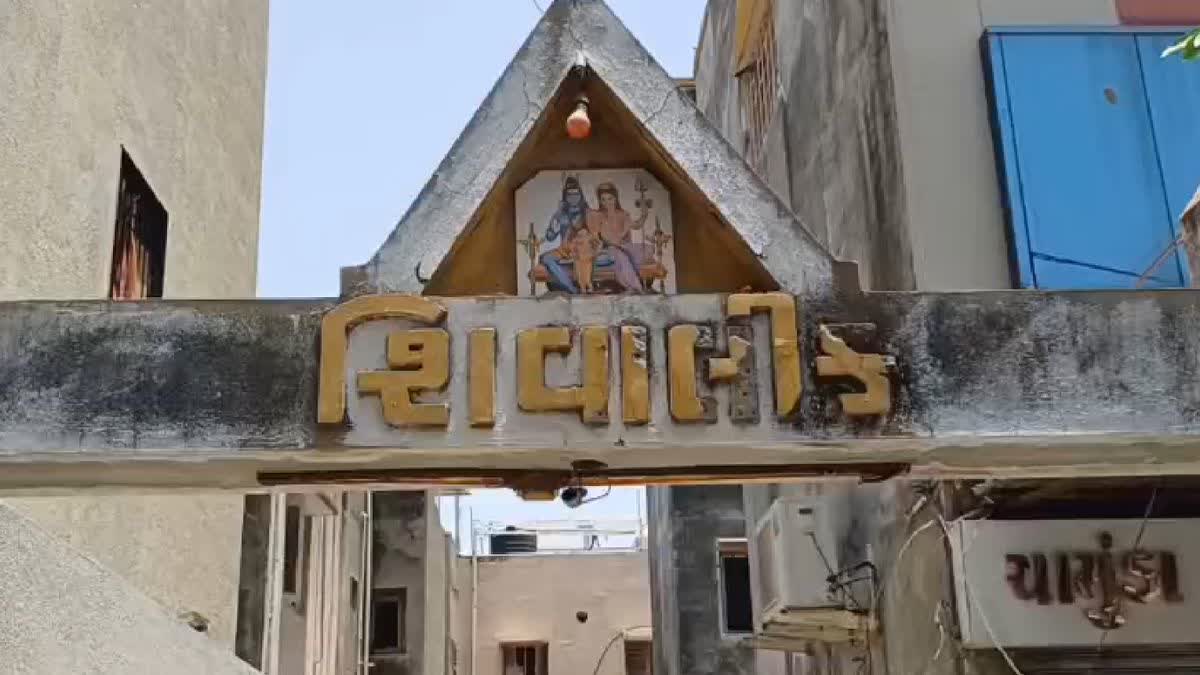 રાજકોટ: અનૈતિક સંબંધોની શંકાએ પતિએ પત્નીને હથોડીથી માથામાં ફટકારી હત્યા કરી