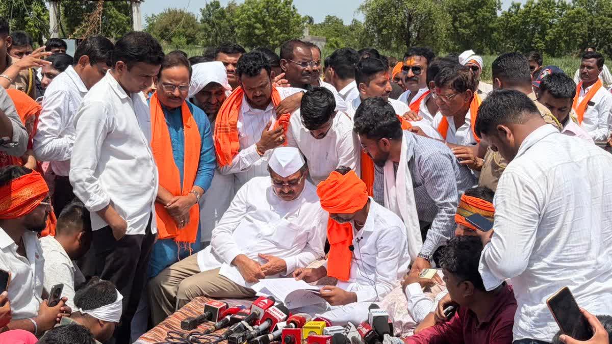 मनोज जरांगे यांचे शेतात उन्हामध्ये उपोषण सुरू; कार्यकर्ते, मंत्री घामाघूम; मागण्या पूर्ण होईपर्यंत उपोषणावर ठाम