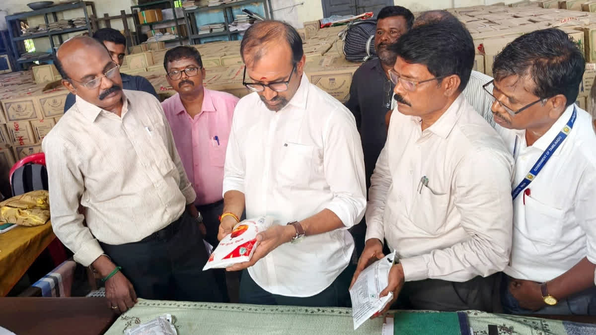 நியாய விலைக்கடையில் அமைச்சர் வெங்கடரமணன் ஆய்வு