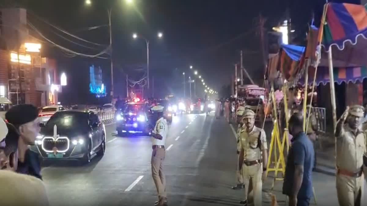 அஜித் குமார் இல்லத்திற்கு வெளியே முதல்வர்