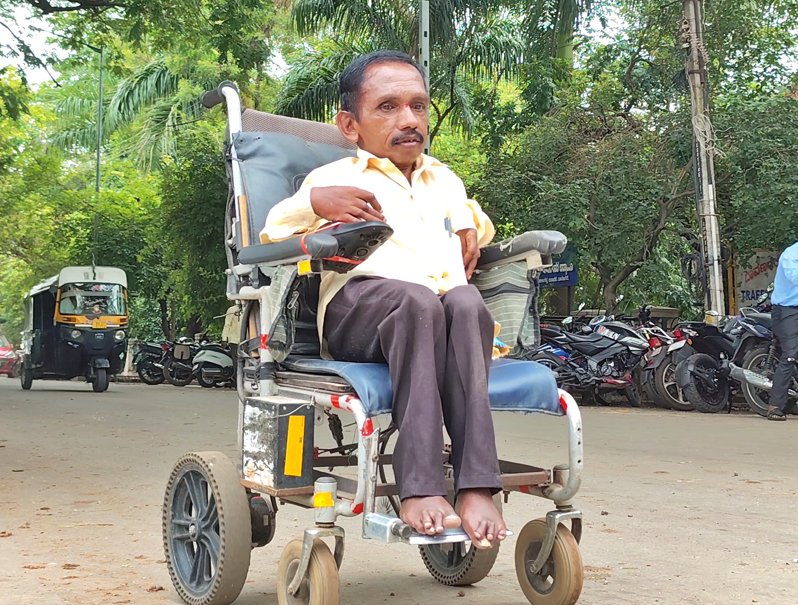 DAVANAGERE  DONORS  ವಿಕಲಚೇತನ ವೆಂಕಟ ಸುರೇಶ್  STRUGGLE LIFE