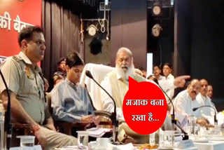 Anil Vij Angry on Officer