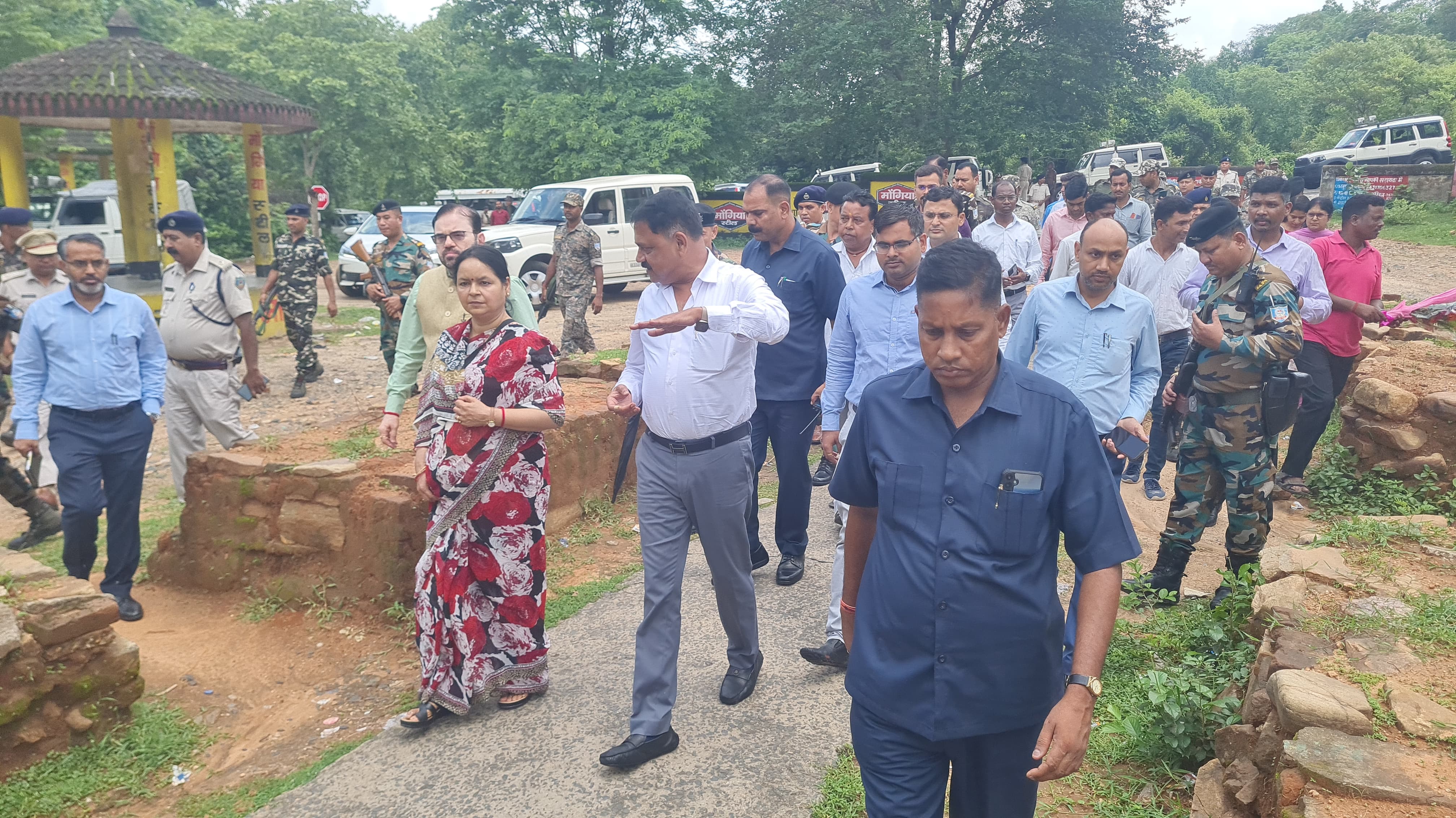 Minister Sudivya Kumar along with Chief Secretary visited Waterfall Khandoli in Giridih