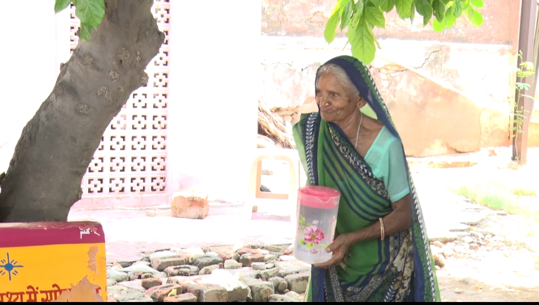 20 सालों से कर रहीं हैं सेवा
