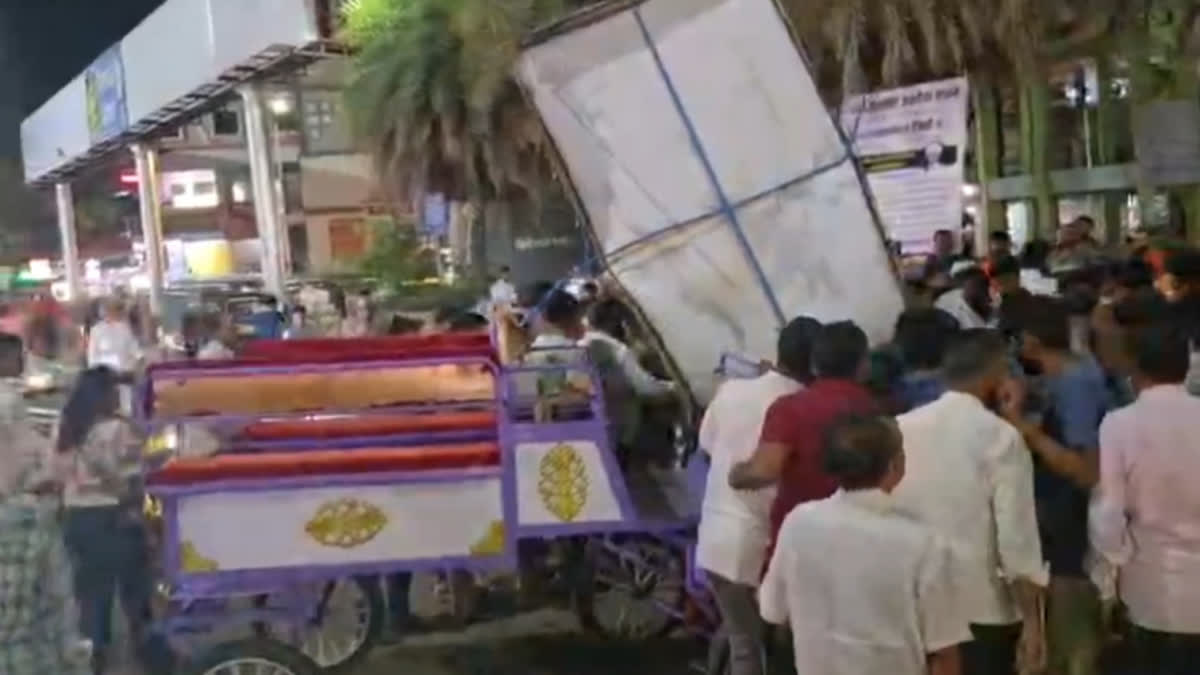 Horse Cart Overturns in Shirdi