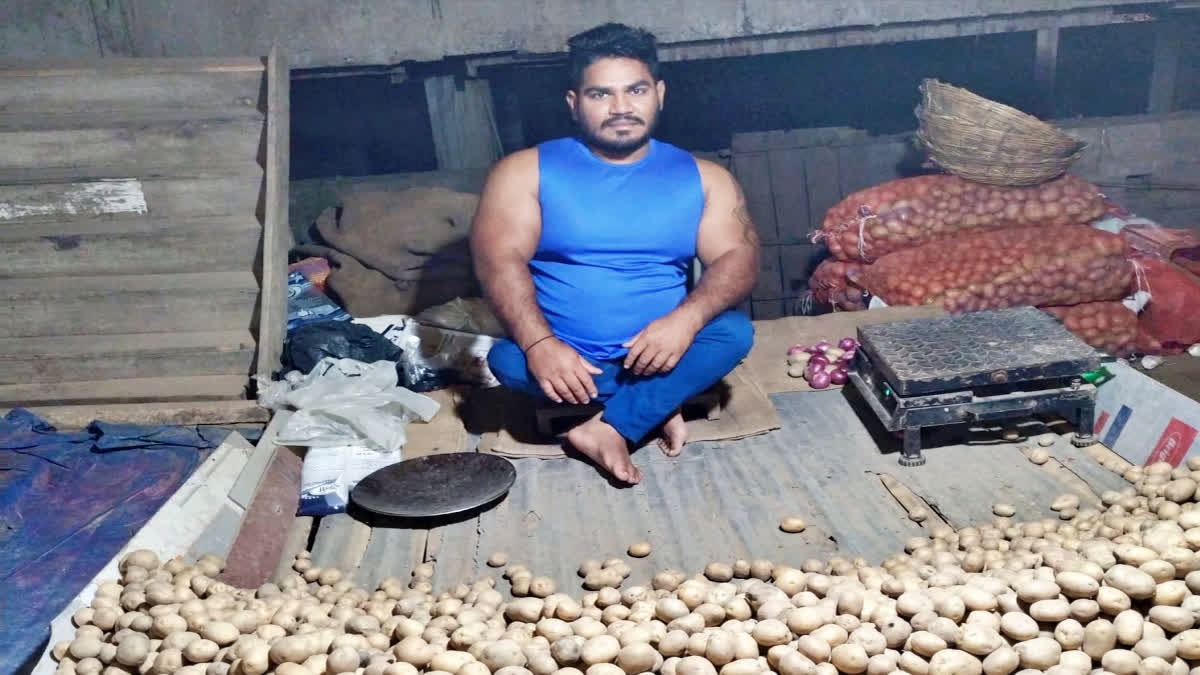 Bihar’s Para Powerlifter Jhandu Kumar Sells Potatoes, Holds Promise To Clinch Medal At Commonwealth Games