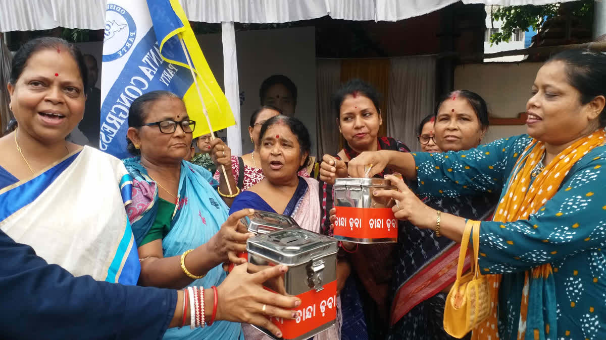 Odisha Janata Congress protested with collection box in hand, Mayor responds