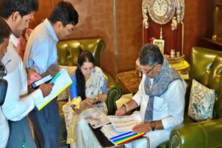 cm-dk-shivakumar-filled-census-form