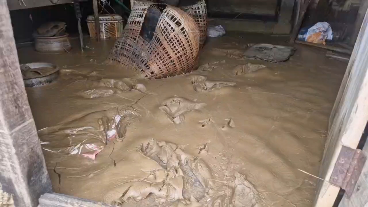 Massive floods hit jonai, drinking water crisis in Dhemaji