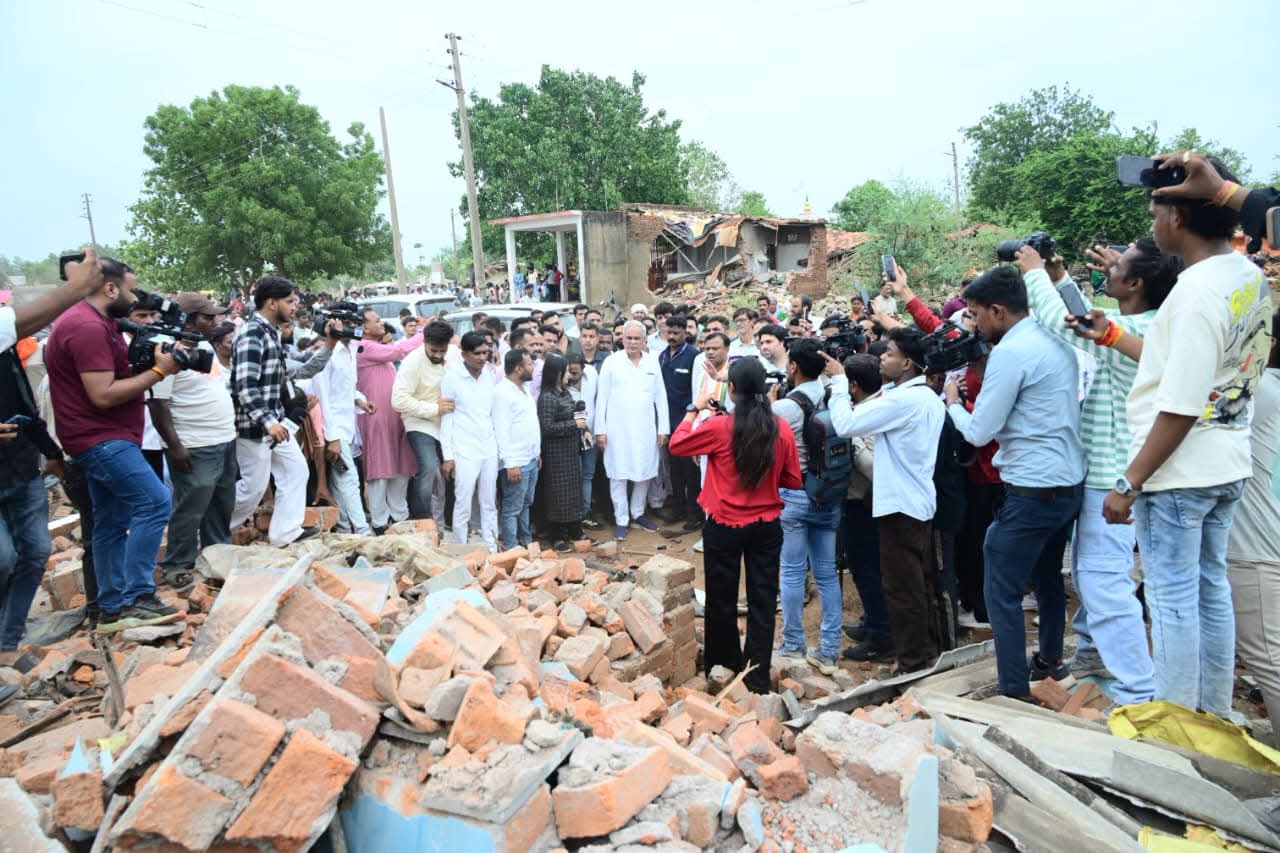 Opposition to bulldozer action in Raipur Nakti village.