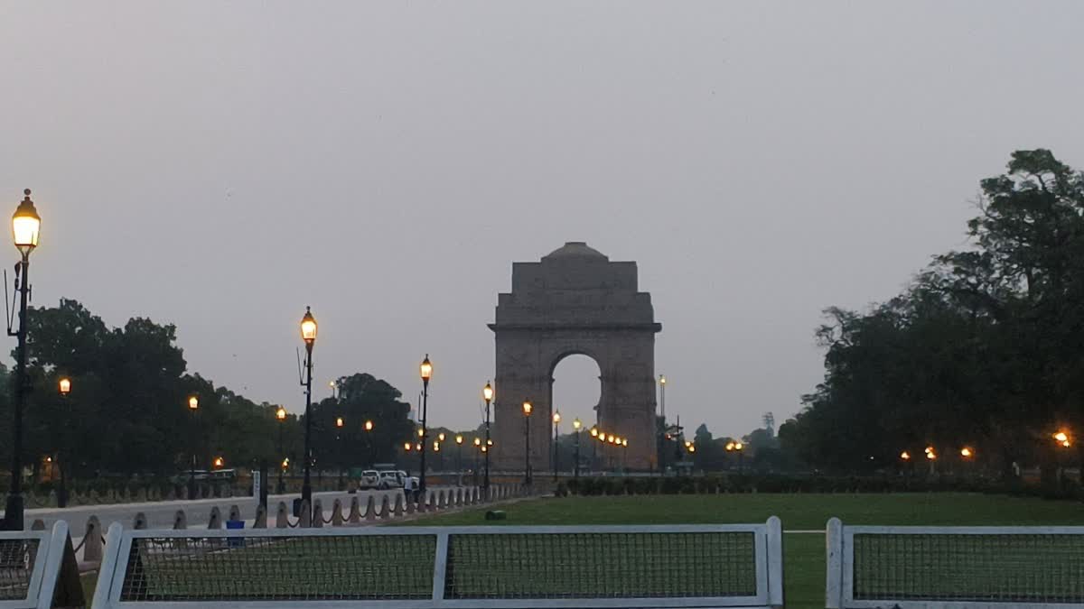 बारिश के बाद उमस भरी गर्मी ने किया सभी को परेशा