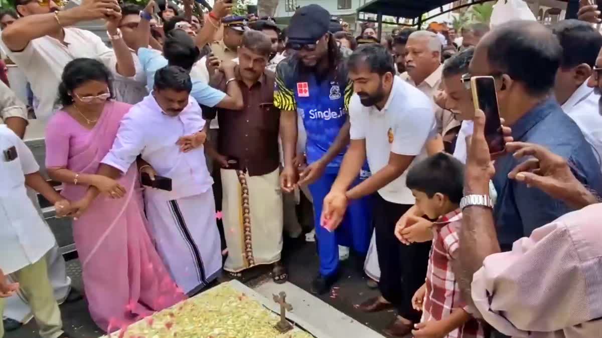 CHRIS GAYLE KERALAM VISIT