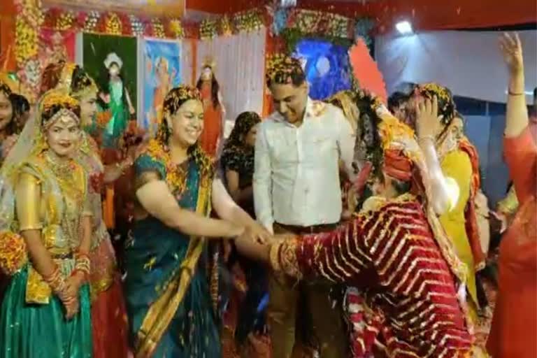 विंध्याचल धाम में चैत्र नवरात्रि मेला में दिव्या मित्तल (पुरानी तस्वीर)