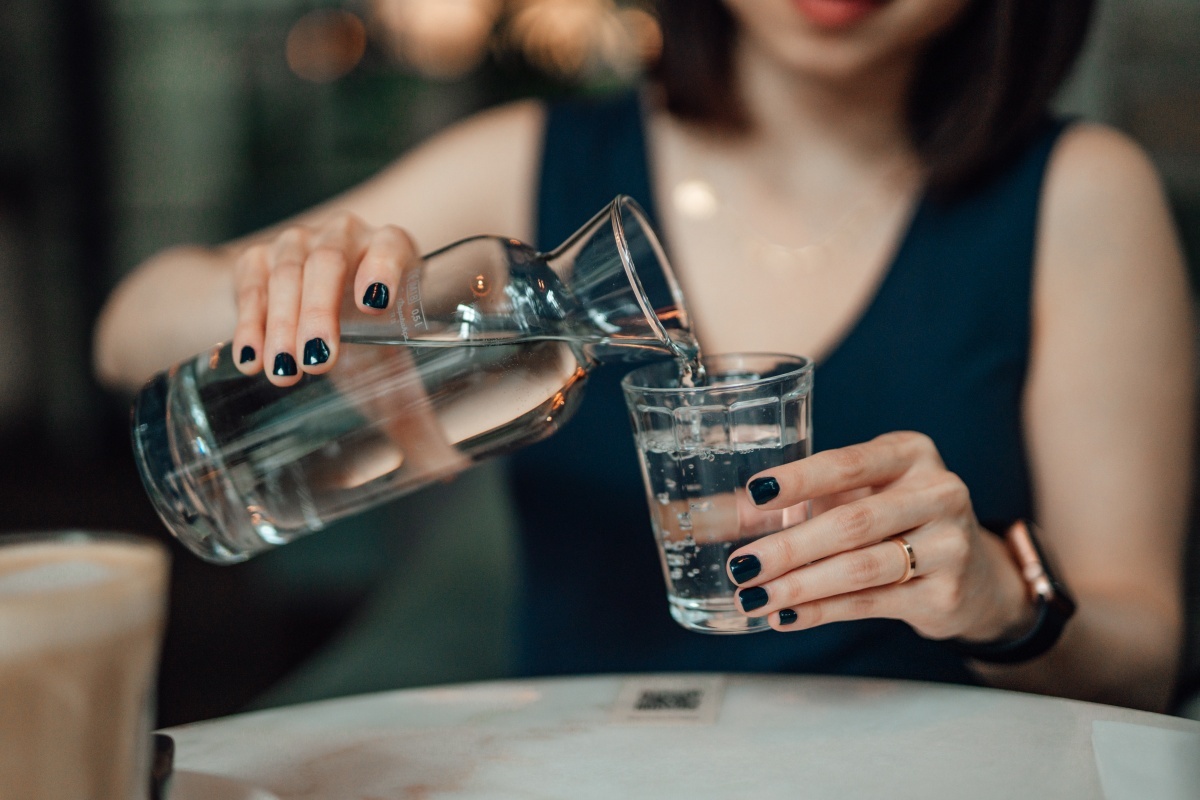 SOFT DRINK TASTE IN GLASS TASTE AND FLAVOUR GLASS VS PLASTIC FOOD AND BEVERAGES