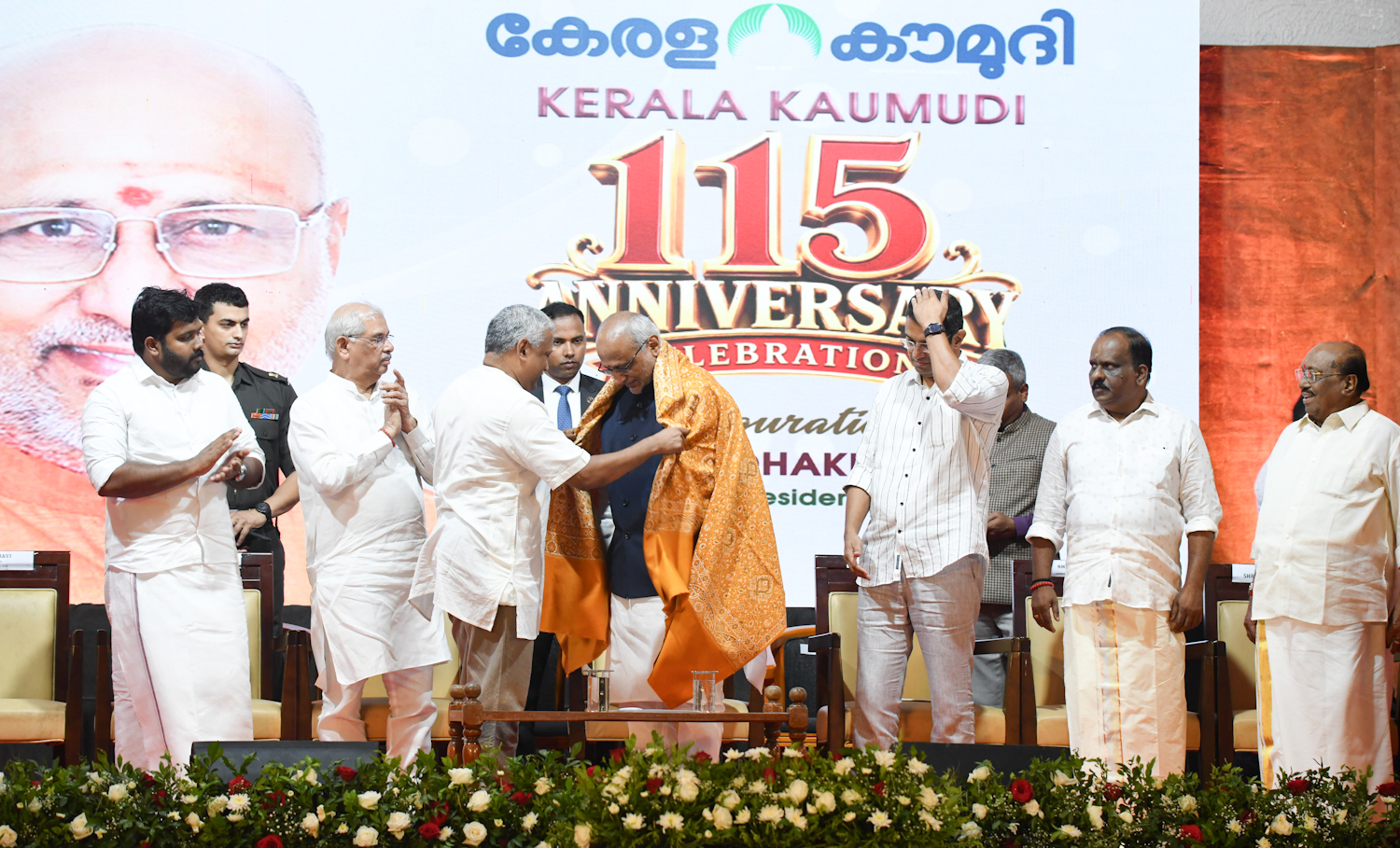 VICE PRESIDENT C P RADHAKRISHNAN VICE PRESIDENT KERALAM VISIT RADHAKRISHNAN FLAGS OFF ONAM VICE PRESIDENT ARANMULA BOAT RACE