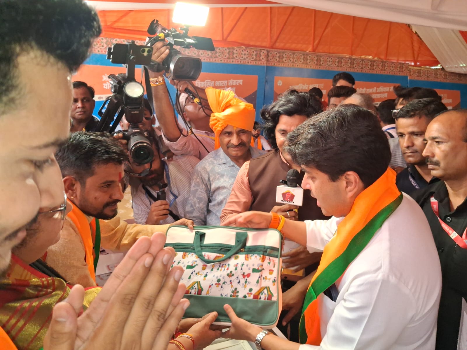 JYOTIRADITYA SCINDIA REACHED ORCHHA