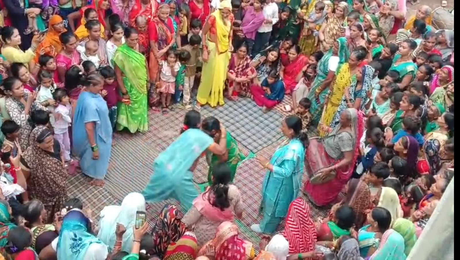 up unique wrestling match women hamirpur sarees