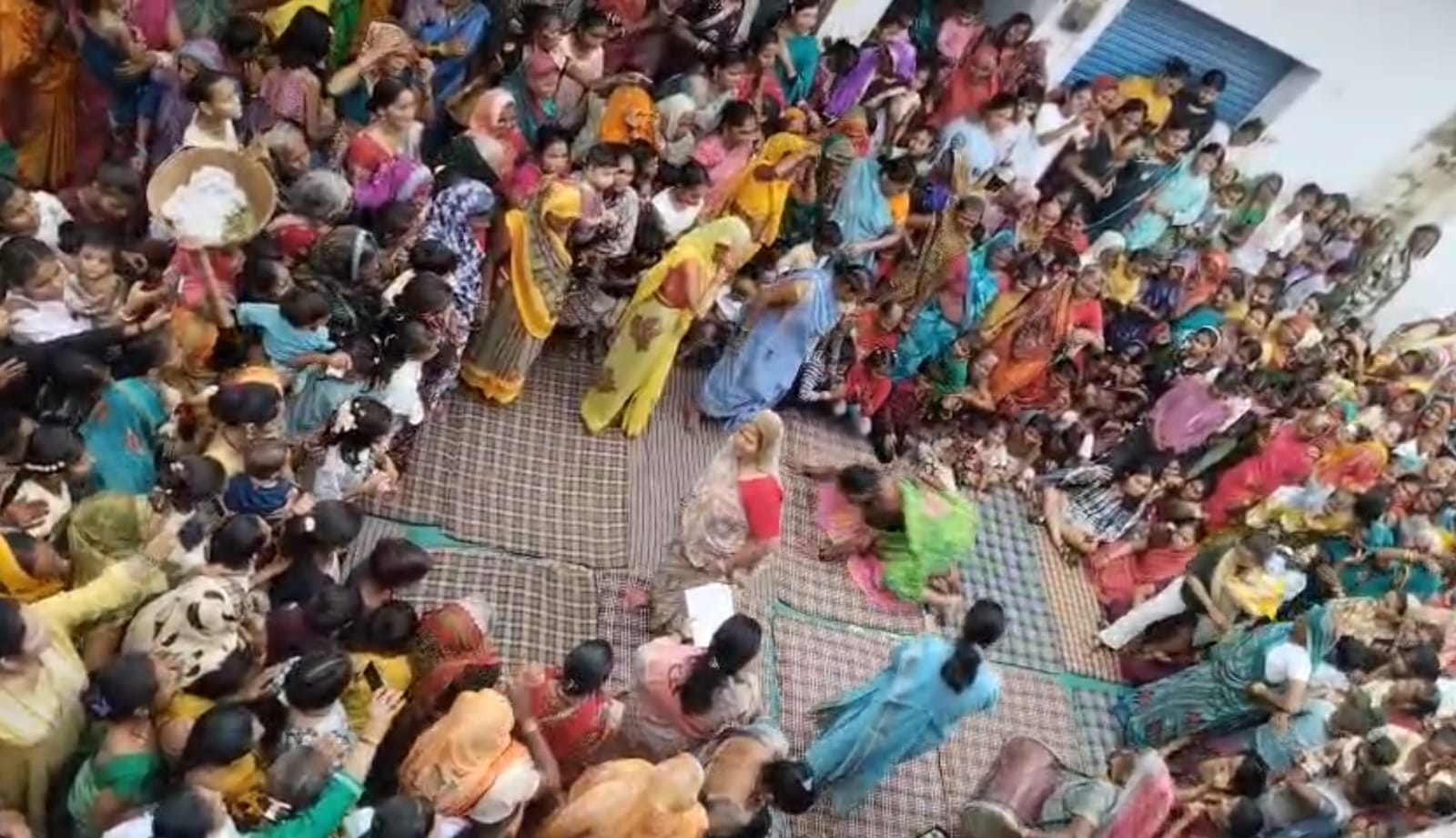 up unique wrestling match women hamirpur sarees