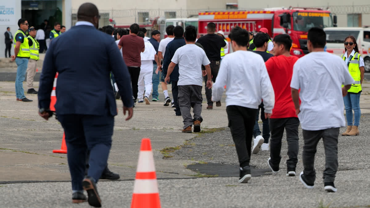 Hundreds Of Iranians Held On US Immigration Charges Will Be Deported To Iran, Tehran Official Says