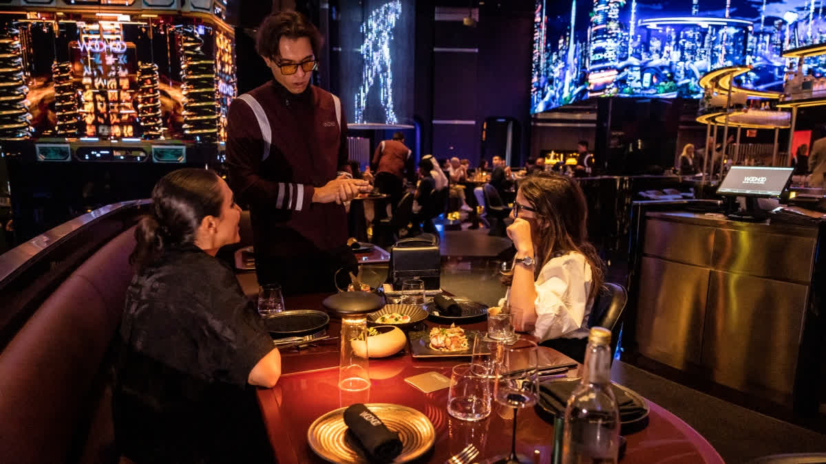 Dinosaur Tartare' And Holograms: Dubai AI Chef Sparks Awe And Ire