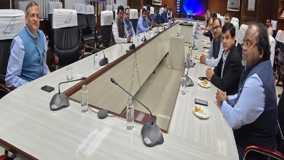 On the occasion of unveiling the HANSA-3 NG aircraft, the Saras Mk-2 Iron Bird Facility, the High-Altitude UAV manufacturing line, and the NAviMet meteorology system, CSIR leaders discussed India’s strides in indigenous aerospace and defence technologies. They highlighted innovations in UAVs, electric propulsion, semiconductors, and aviation infrastructure aimed at achieving self-reliance and advanced capabilities