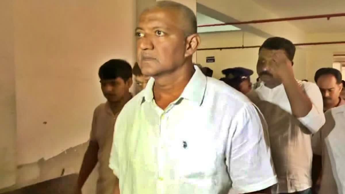 YSRCP Leader Vallabhaneni Vamsi Goes into Hiding