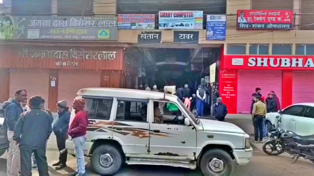 ROBBERY AT JEWELRY SHOP