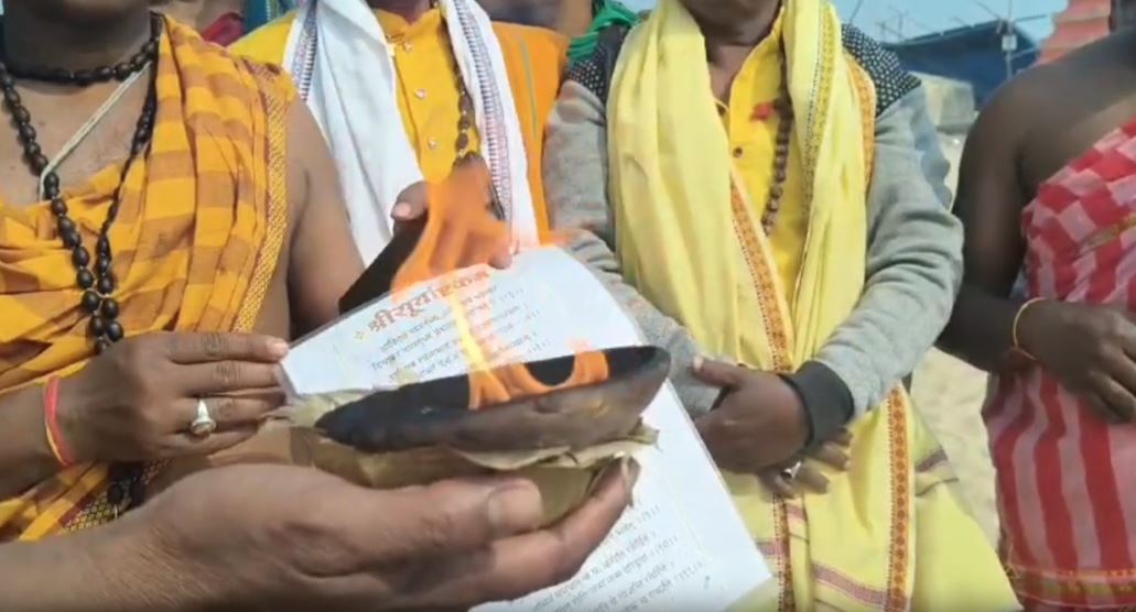 Samba Dashami Devotees perform Surya puja at Chandrabhaga